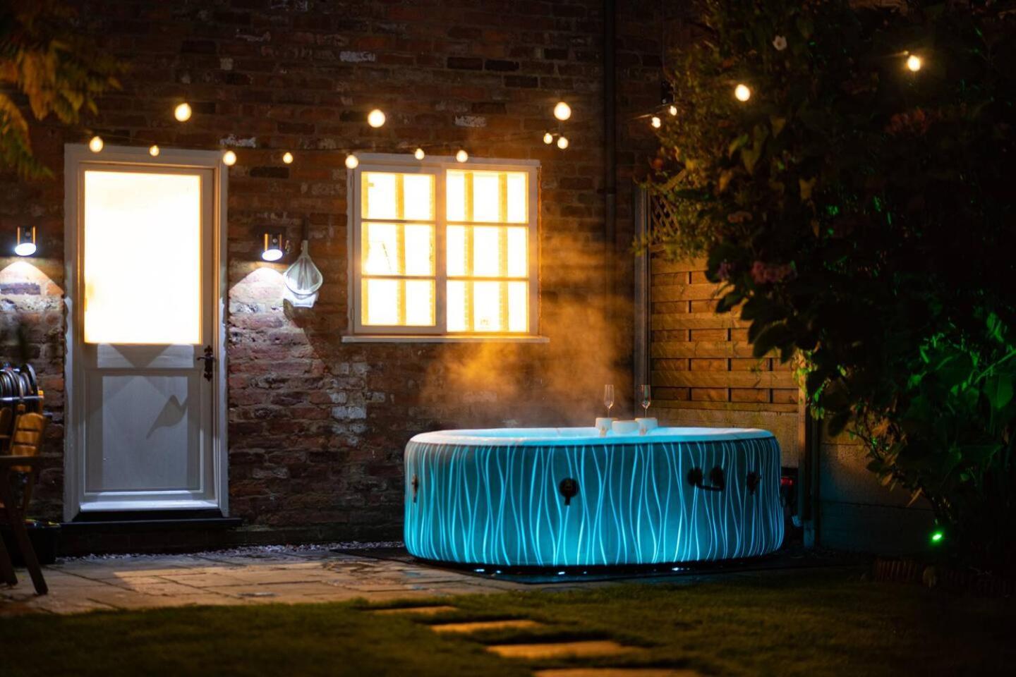 Stylish 2 Bedroom Cottage With Hot Tub And Parking Bewdley Buitenkant foto