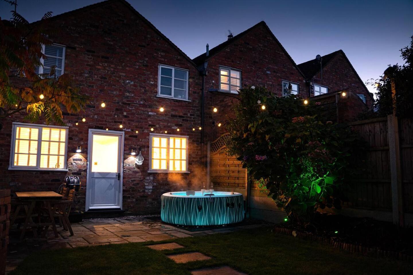 Stylish 2 Bedroom Cottage With Hot Tub And Parking Bewdley Buitenkant foto