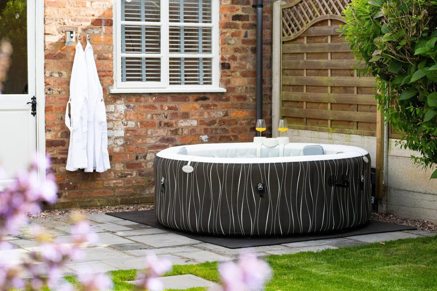 Stylish 2 Bedroom Cottage With Hot Tub And Parking Bewdley Buitenkant foto